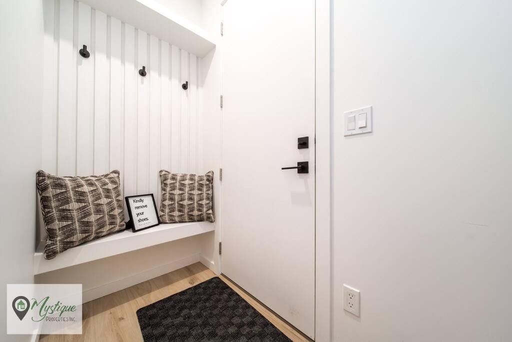 Holiday home Modern King Bed Near Whyte Ave And U Of A Wifi Edmonton