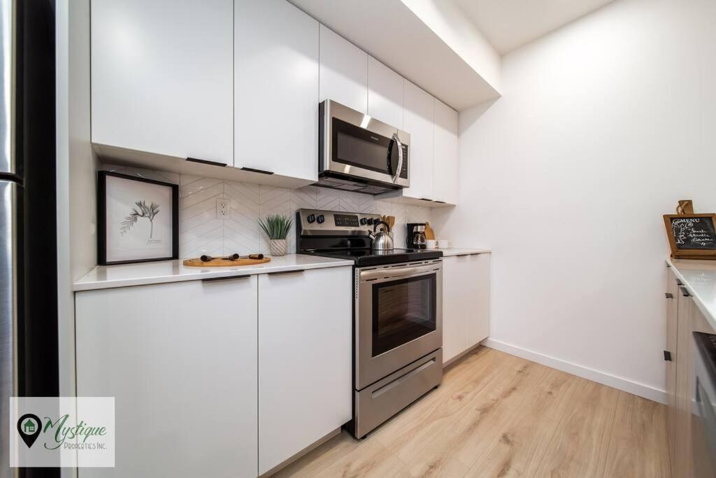 Modern King Bed Near Whyte Ave And U Of A Wifi Holiday home Edmonton