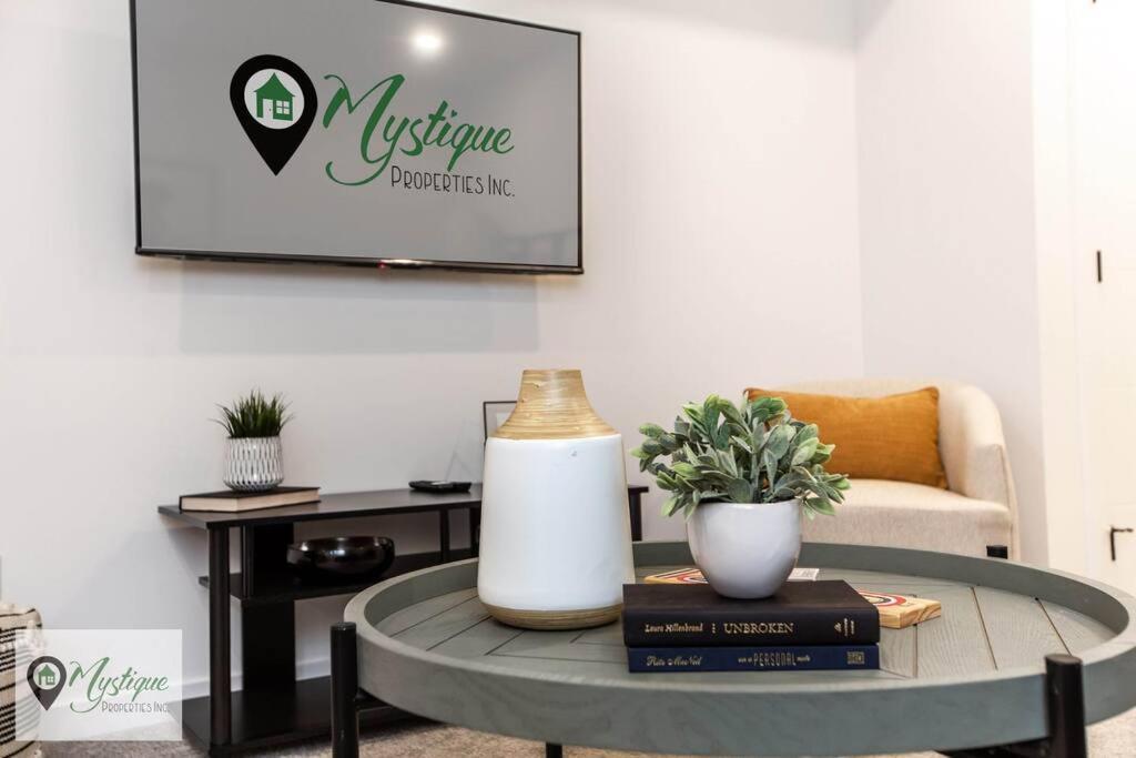 Holiday home Modern King Bed Near Whyte Ave And U Of A Wifi Edmonton